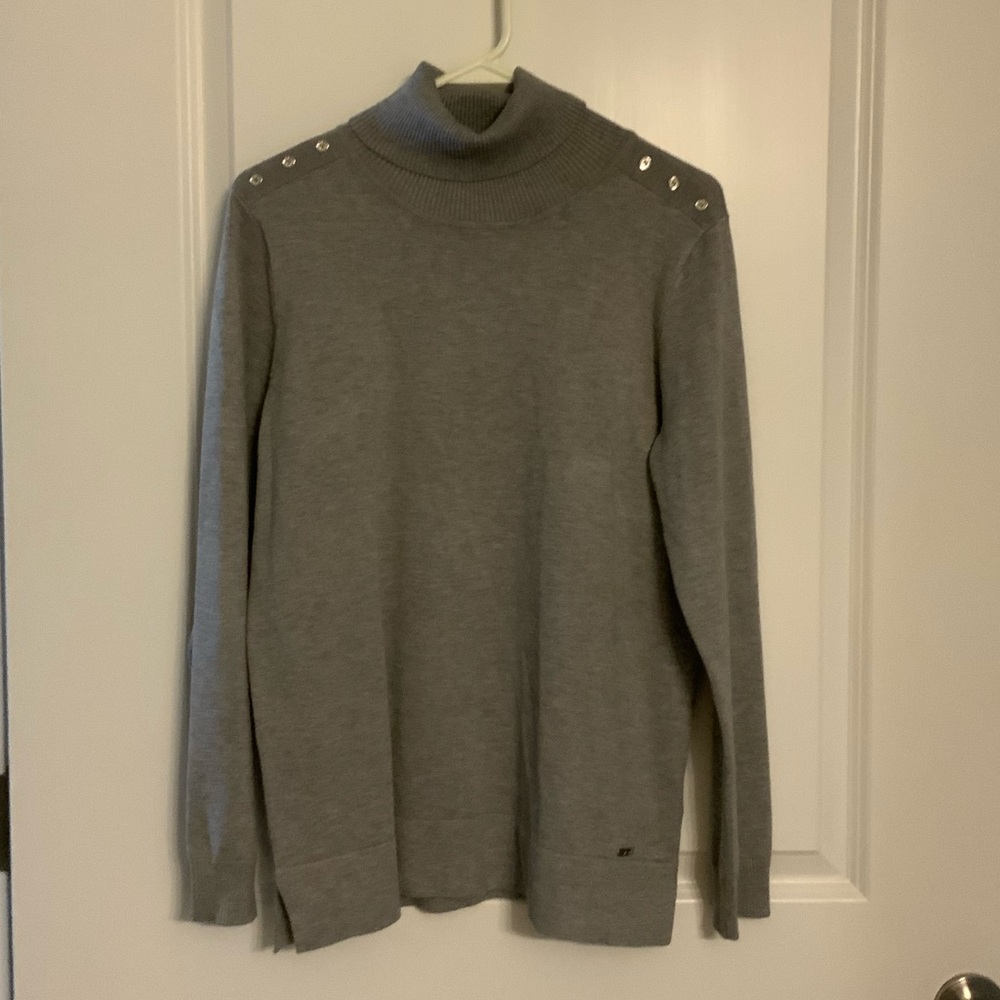 Calvin Klein Gray Tunic Sweater Size Small Button Detail On Shoulders
